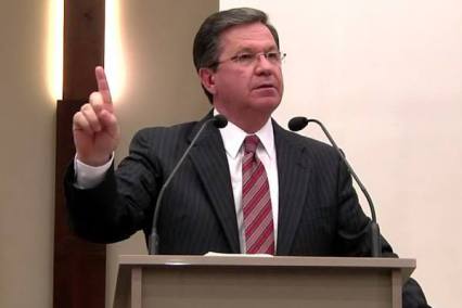 Paul Negruț este unul dintre cei 16 inițiatori ai propunerii legislative de revizuire a Constituției pentru ocrotirea&nbsp;familiei.